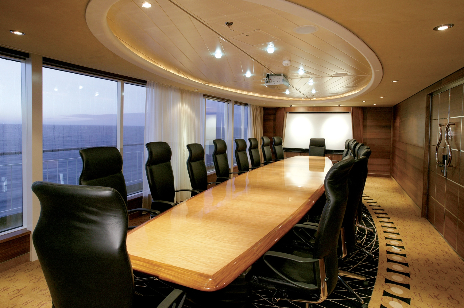 Color Fantasy - Boardroom_CLL-01922_Indav Oy-Kimmo Häkkinen.jpg