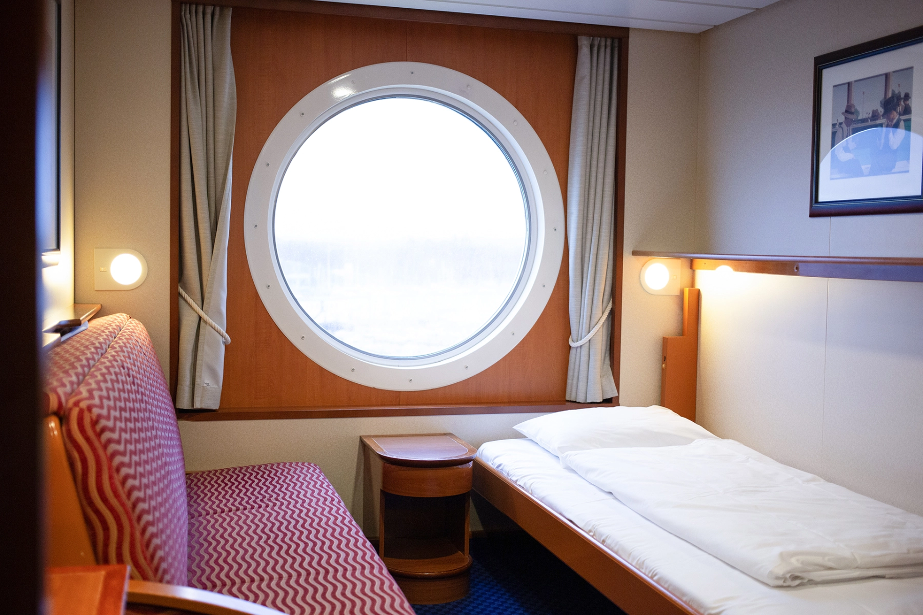 Standardlugar med sofa og seng