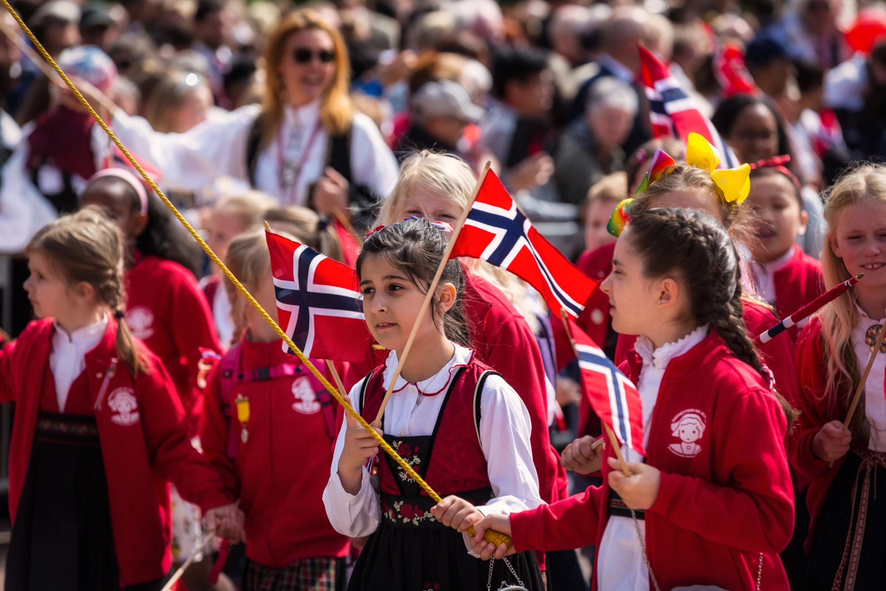 Color Line 17.05-10.jpg