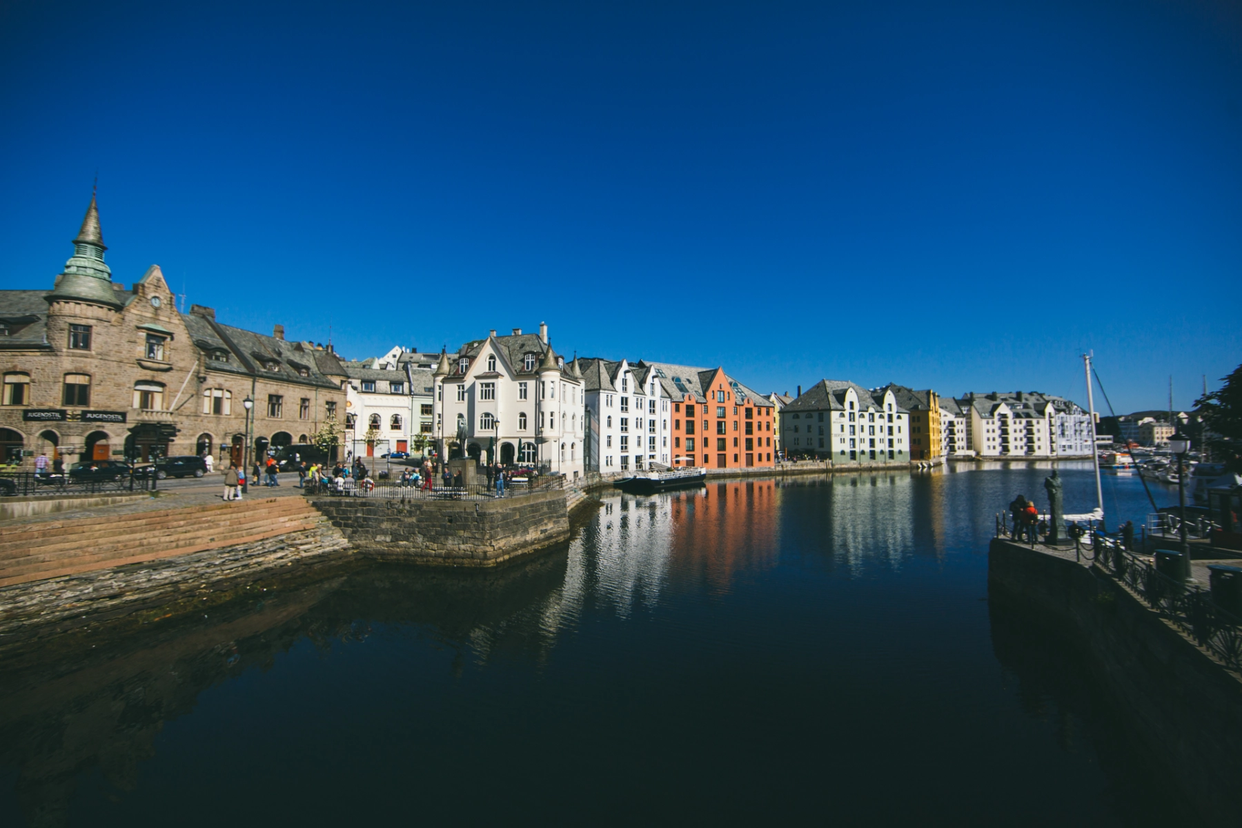 Ålesund harbour_Samuel Taipale - VisitNorway.com.png