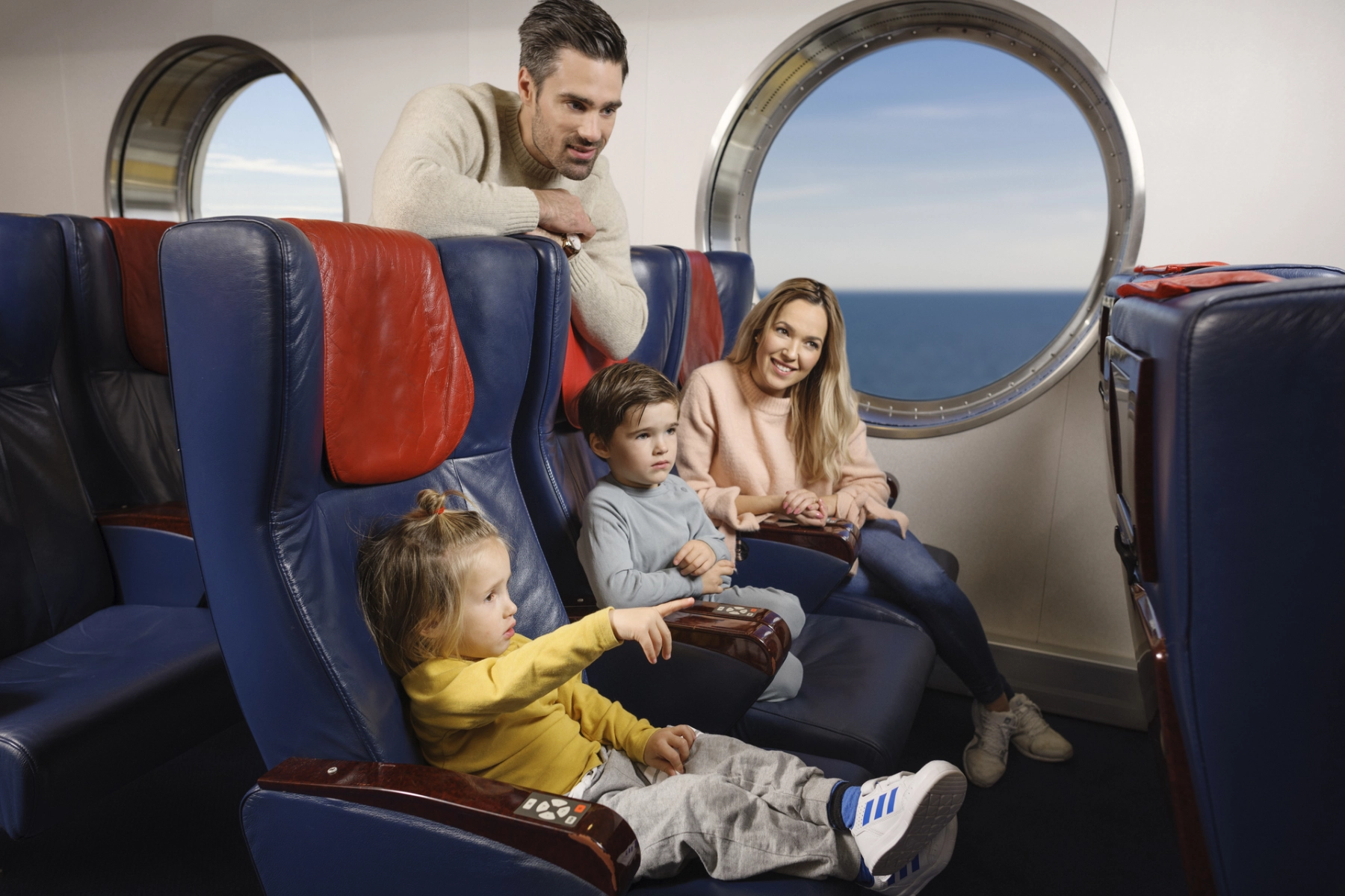 Familie in der Voyager Class