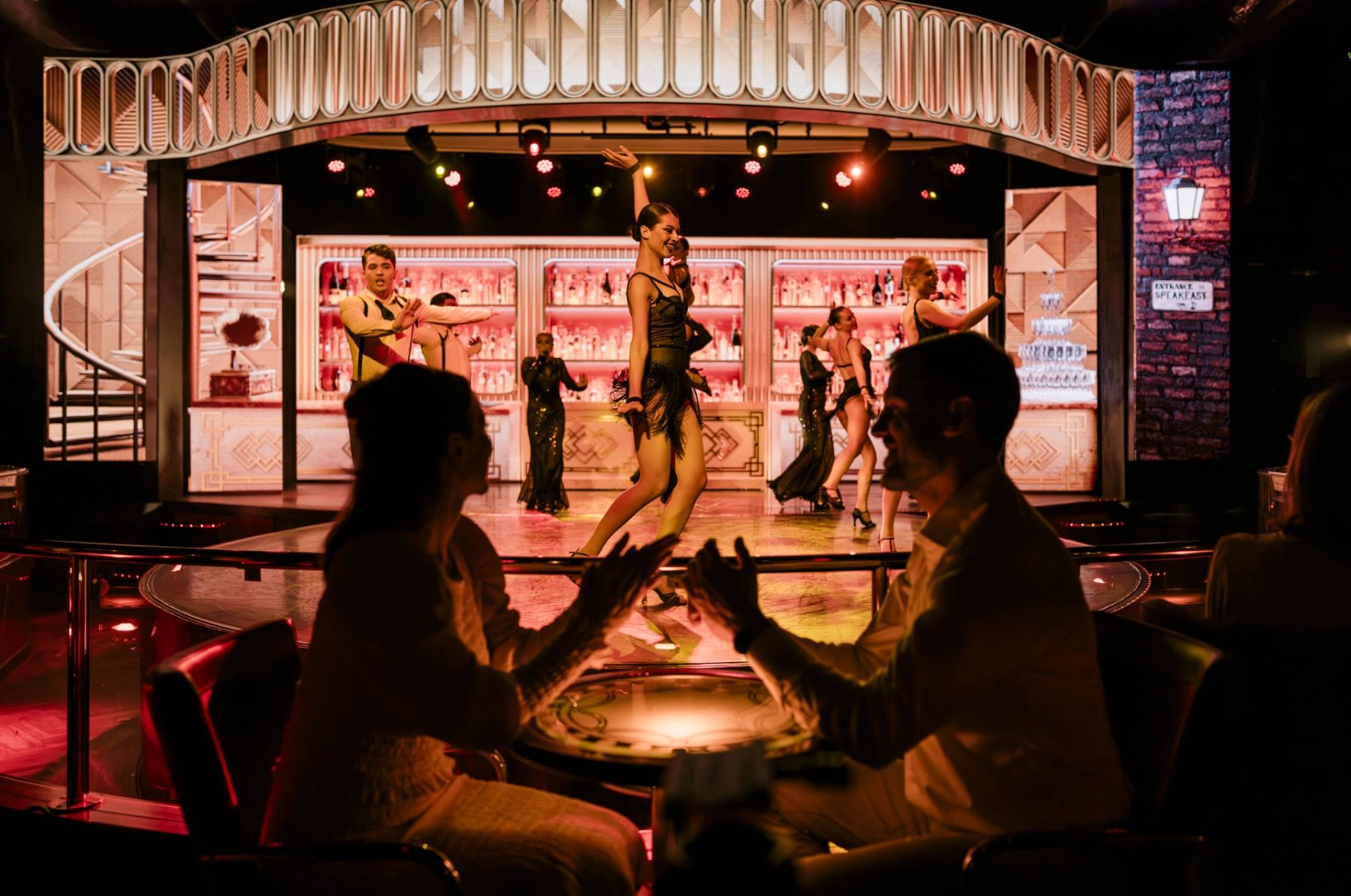 Paar in der Showlounge