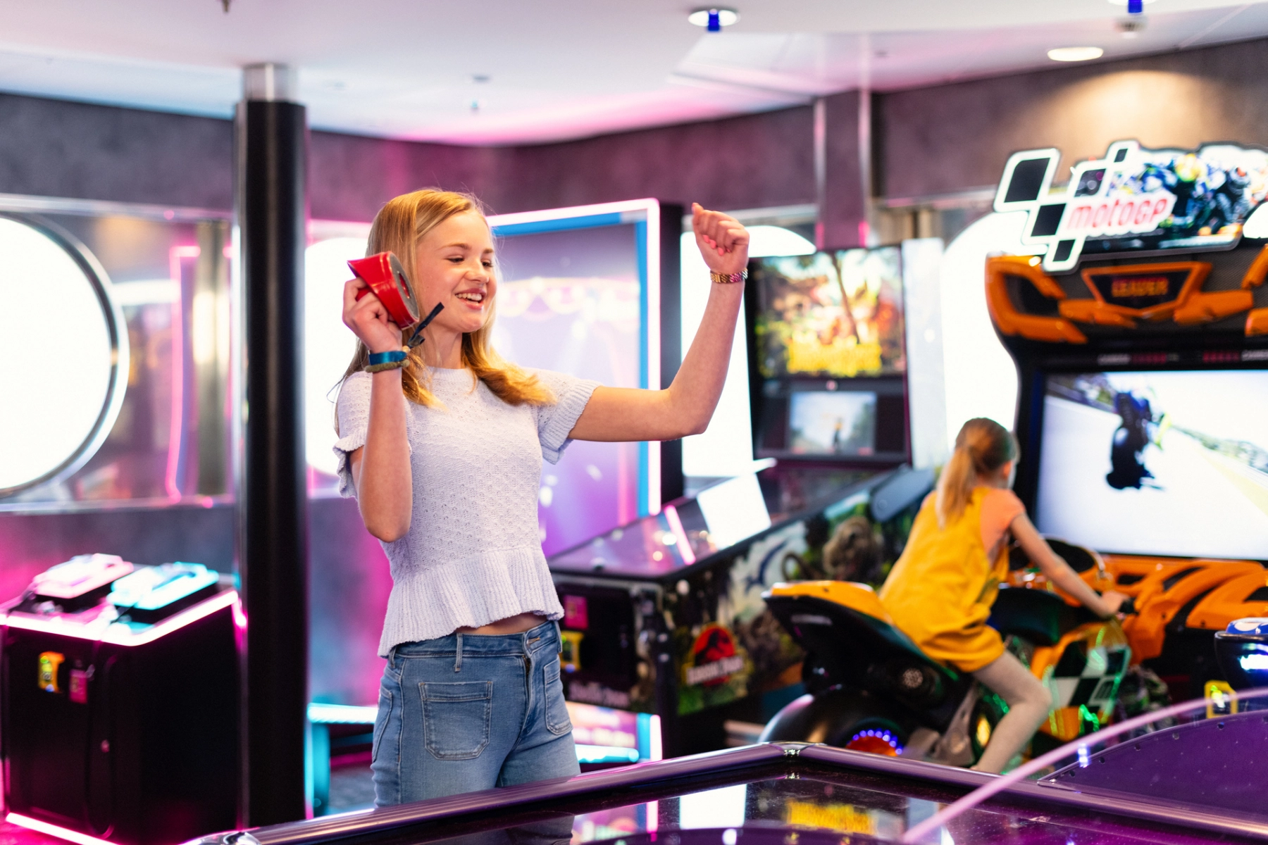 Airhockey im Teens Plaza