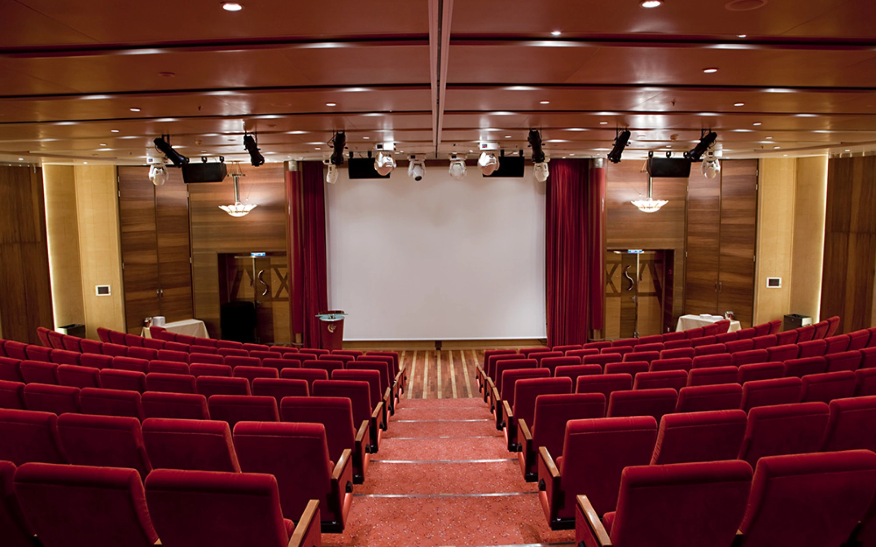 Auditorium_Color_Fantasy_Auditorium_CLL_19708_Foto_Peter_L_hr.jpg