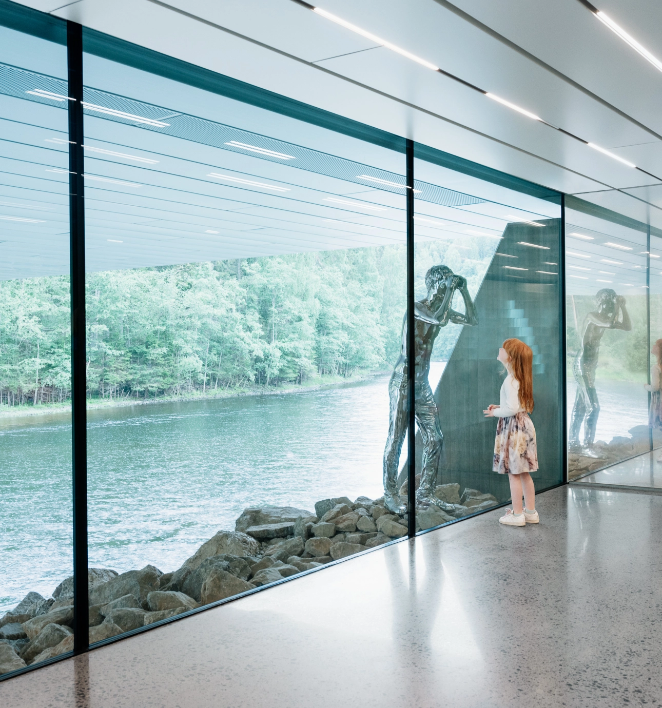 Man vs girl at museum-Einar Aslaksen _ Pudder agency.jpg