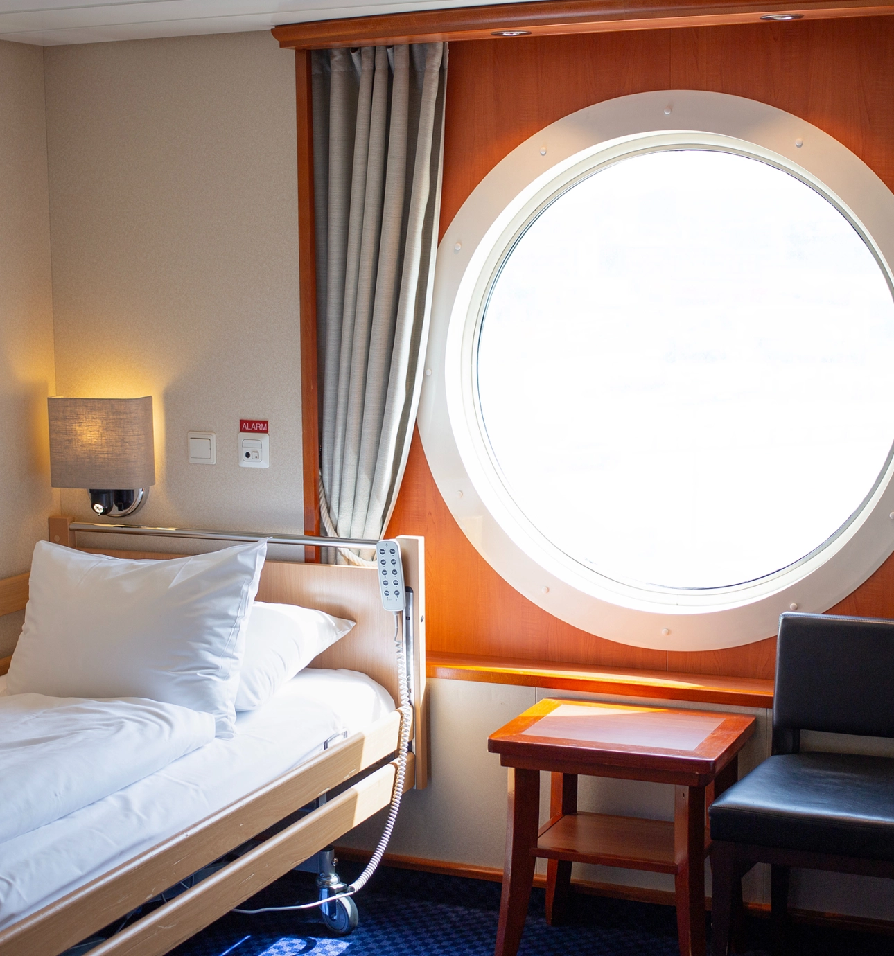 Handicap lugar med havutsikt