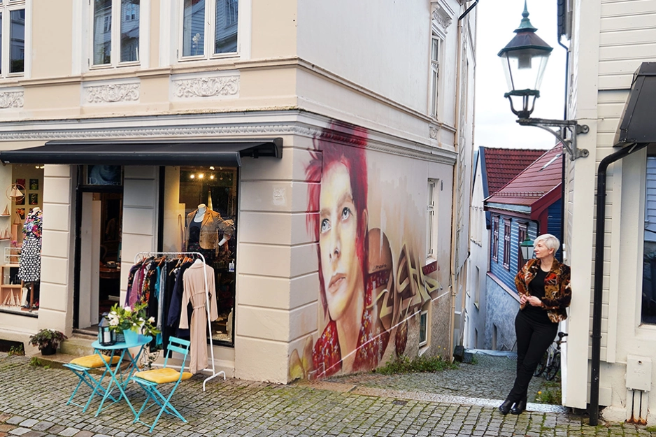 Shopping. Photo- Christine Baglo.jpg