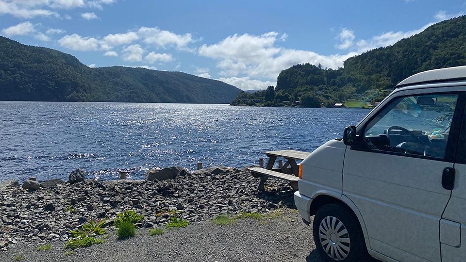 Restarea with a fantastic fjord view. Photo: Vera Oechsle